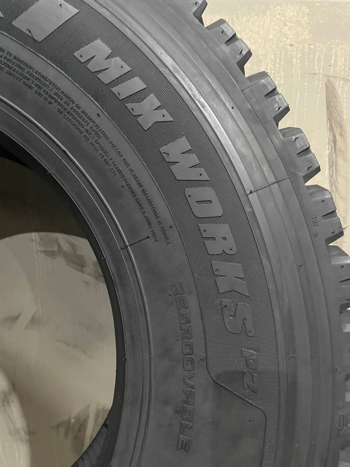 PNEU XBRI 295/80R22,5 18PR 152/149K MIX WORKS P2 / 179038 - Imagem 2